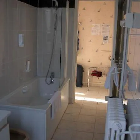 Normotel La Marine 76 2* Rives-en-Seine