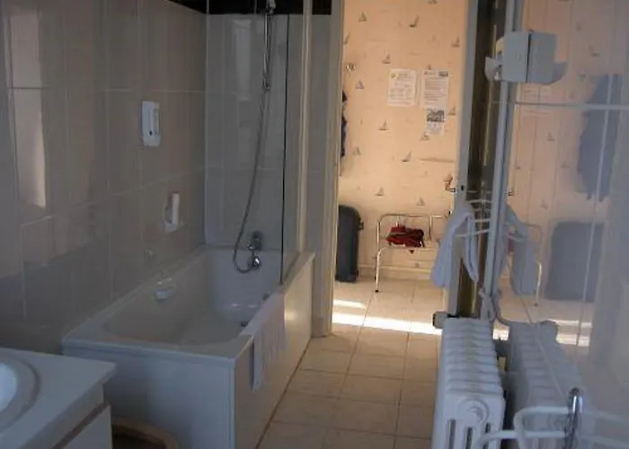 Normotel La Marine 76 2* Rives-en-Seine