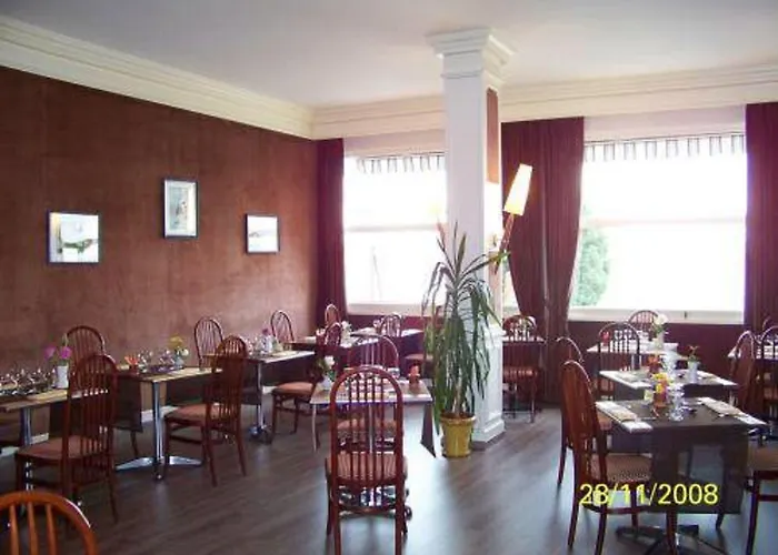 Normotel La Marine 76 2*